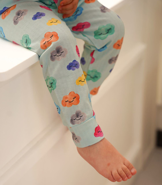 ست راحتی تیشرت آستین کوتاه و شلوار نوزادی طرح ابر رنگی 6 ماه تا 4 سال