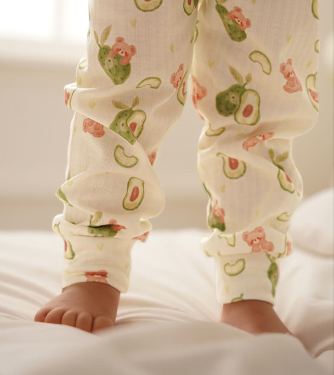 ست راحتی تیشرت آستین کوتاه و شلوار نوزادی طرح آووکادو 6 ماه تا 4 سال