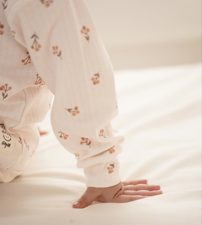 ست راحتی تیشرت آستین کوتاه و شلوار نوزادی طرح بری 6 ماه تا 4 سال کپی