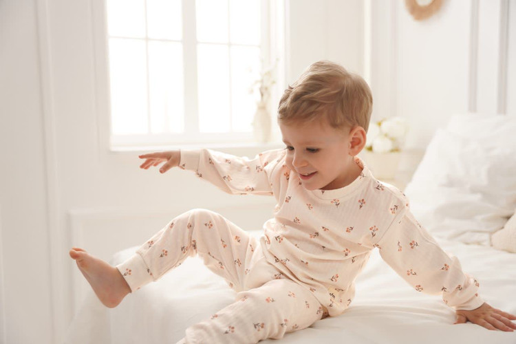 ست راحتی تیشرت آستین کوتاه و شلوار نوزادی طرح بری 6 ماه تا 4 سال کپی