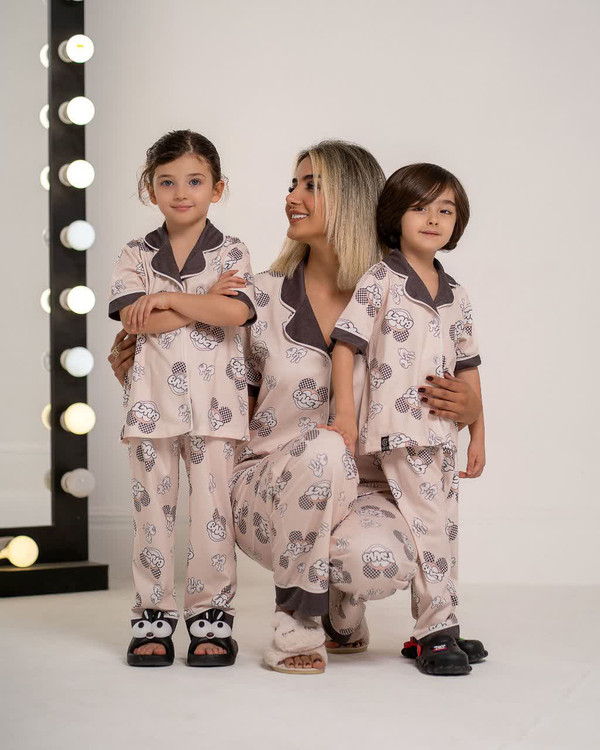 ست بلوز و شلوار راحتی دکمه دار مادر کودک طرح میکی از ۲ سال تا بزرگسال