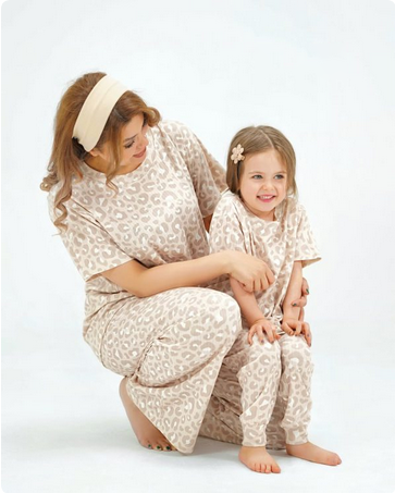 ست تیشرت و شلوار راحتی بچگانه طرح پلنگی از 10 ماه تا بزرگسال